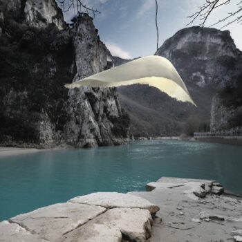 Vonkajšie závesné svetlo Karman Moby Dick, dĺžka 83 cm, sklolaminát