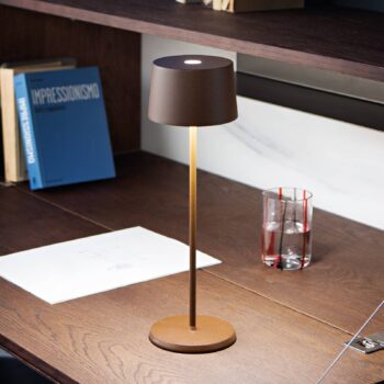 Zafferano Olivia 3K dobíjacia stolová lampa IP65 corten