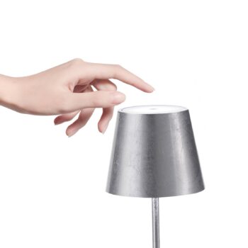 Zafferano Poldina mini dobíjacia lampa vo vnútri strieborná