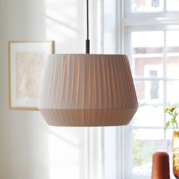 Závesná lampa Dicte, ručne viazaná, Ø 40 cm jantár