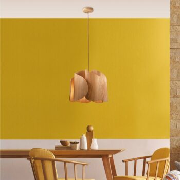 Závesná lampa Pevero jaseňové drevo zakrivený tvar
