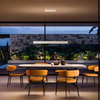 Závesné LED svietidlo Satori, dĺžka 114,4 cm, biela, 2 700 K, hliník