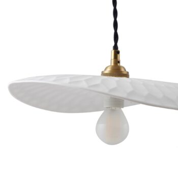 Závesné svetlo Lindby Annira, Ø 29 cm, keramika, biela/mosadz
