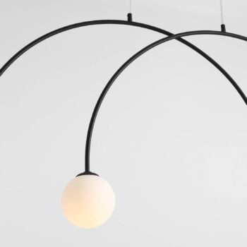 Závesné svietidlo Alison, čierne/biele, 4-pl., oblúkové, 129 cm