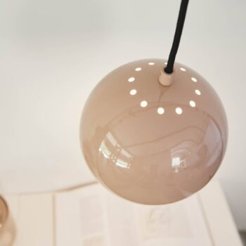 Závesné svietidlo FRANDSEN Ball, nude, Ø 18 cm