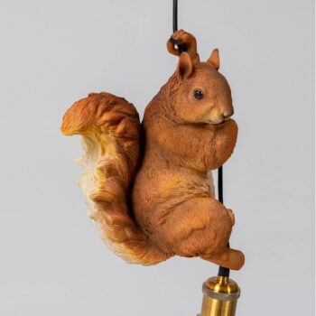 Závesné svietidlo KARE Squirrel s modelom veveričky