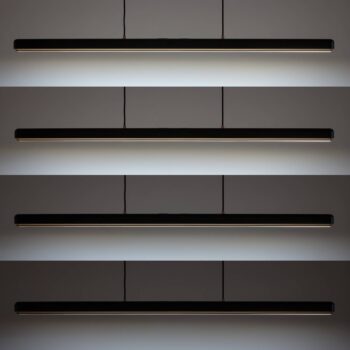 Závesné svietidlo UMAGE LED Hazel Branch, biela/mosadz, 150 cm