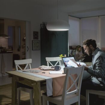 Žiarovka Philips Classic LED E14 B35 6,5 W číra 4 000 K