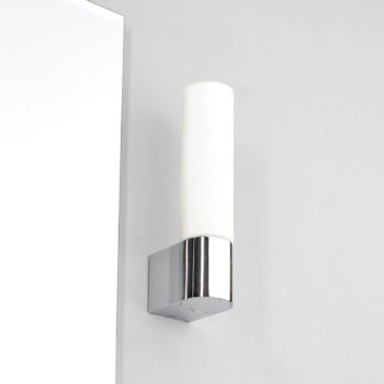 Zrkadlová lampa Lindby Melike, 27 cm, chróm, IP44, zásuvka