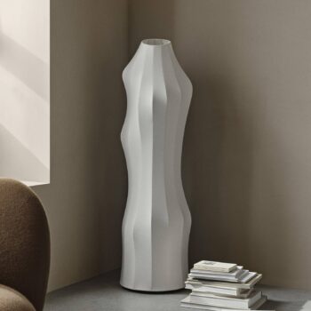 ferm LIVING Stojacia lampa Dea, železo, rúno, biela, výška 140 cm