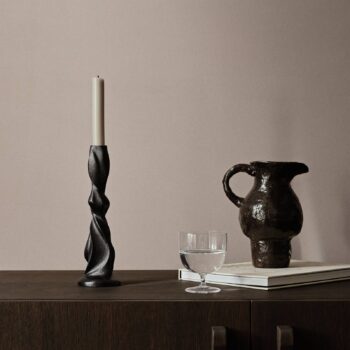 ferm LIVING Sviečka Gale, čierna, 25,4 cm, hliník