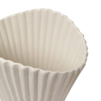 ferm LIVING Váza Fontána, biela, výška 30,5 cm, keramika