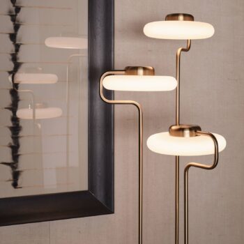 kdln LED stojacia lampa TRATTO, mosadz, výška 150 cm, 3-pl