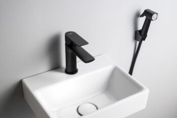 AQUALINE - Umývadlová stojánkova batéria s bidetovou sprškou, čierna SK401B