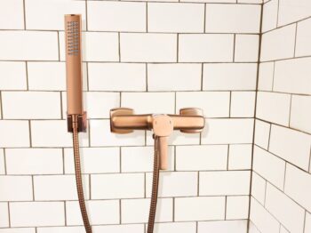 INVENA - Sprchová batéria GLAMOUR vrátane sprchového setu meď BN-02-014-V