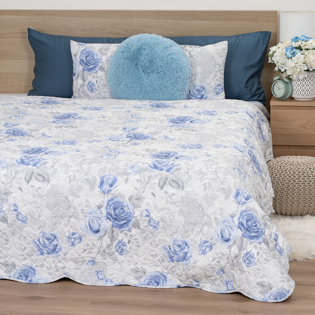 4Home Prehoz na posteľ Roses in blue, 220 x 240 cm + 2x 40 x 40 cm 4Home Prehoz na posteľ Roses in blue, 220 x 240 cm + 2x 40 x 40 cm
