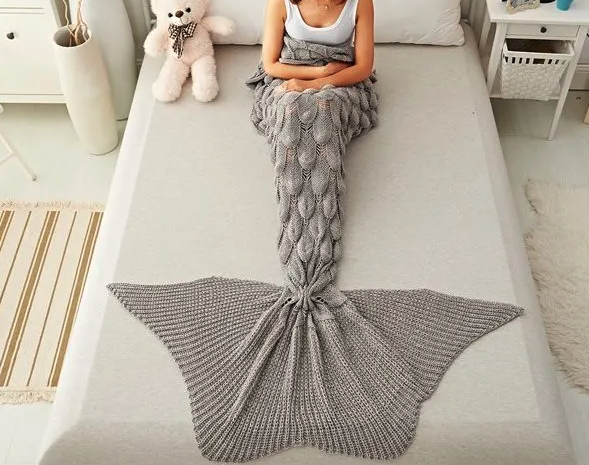 Akrylová sivá deka 180 x 90 cm - chvost morskej víly Akrylová sivá deka 180 x 90 cm - chvost morskej víly