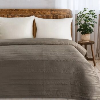 Elegantný prehoz na posteľ TARA z matnej tkaniny s prešívaným vzorom - hnedý Šírka: 220 cm | Dĺžka: 240 cm