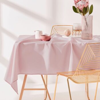 Jednofarebný obrus bledoružovej farby 110 x 160 cm