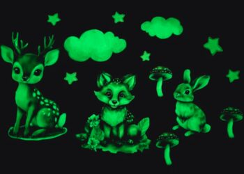 Magické svietiace nálepky pre deti – lesné zvieratká Šírka: 60 cm | Dĺžka: 120 cm