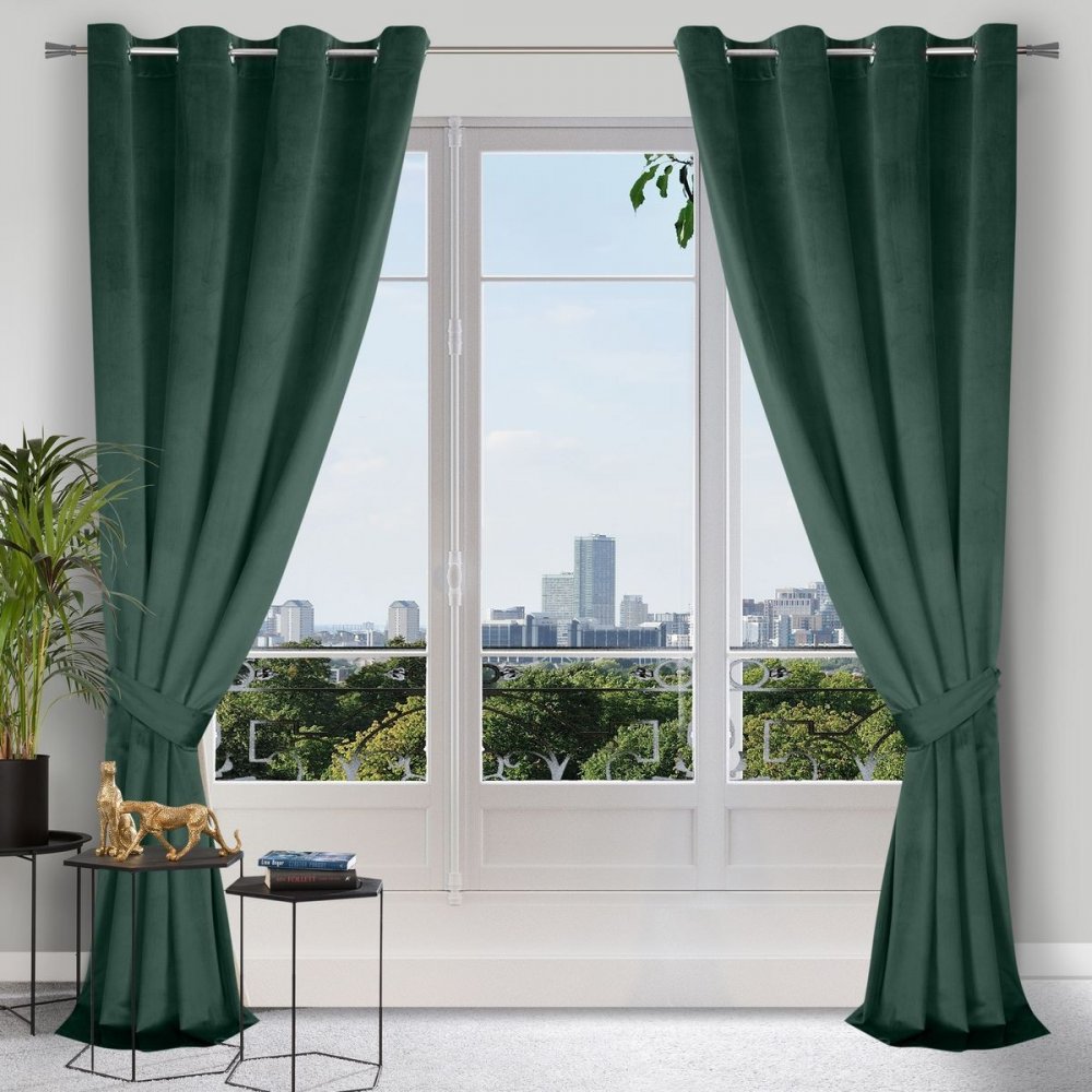 Moderný zelený zamatový záves na kruhy 140 x 270 cm Moderný zelený zamatový záves na kruhy 140 x 270 cm