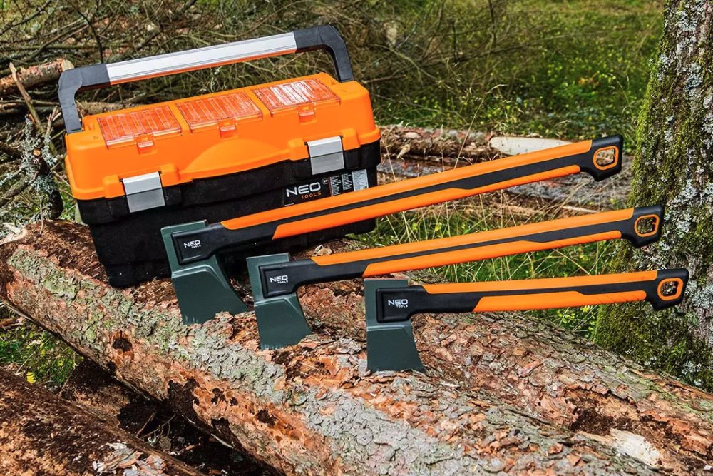 NEO TOOLS sekera na štiepanie dreva 71 cm NEO TOOLS sekera na štiepanie dreva 71 cm