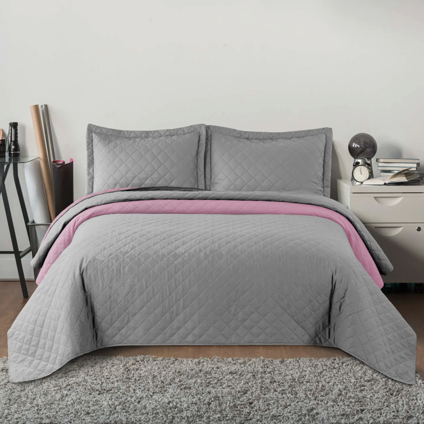 Obojstranný prehoz na posteľ sivo ružový 220 x 240 cm - INEZ Obojstranný prehoz na posteľ sivo ružový 220 x 240 cm - INEZ