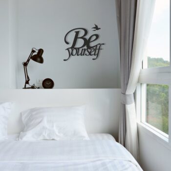 Originálna dekorácia na stenu čierna