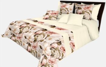 Prehoz na posteľ v krémovej farbe s jemným vzorom pivónii Šírka: 240 cm | Dĺžka: 240 cm