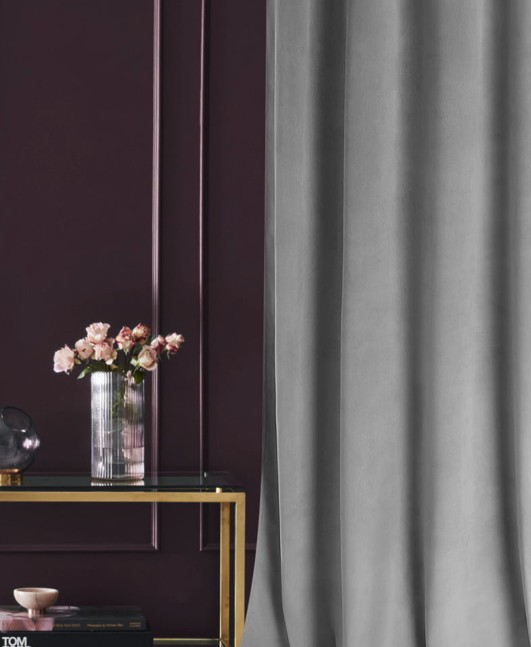 Svetlosivý moderný zamatový záves 140 x 280 cm Svetlosivý moderný zamatový záves 140 x 280 cm