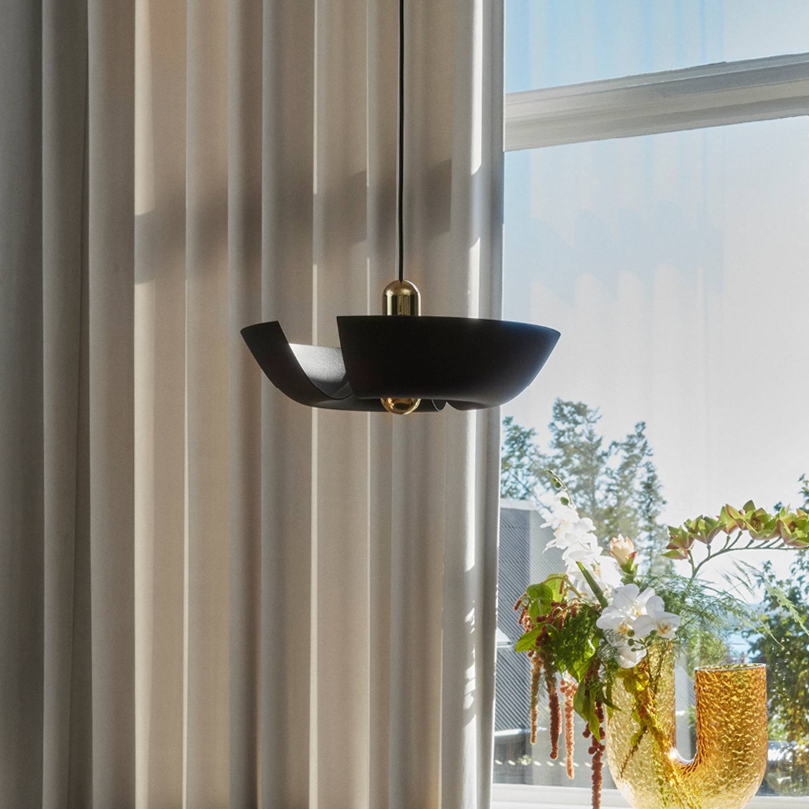 AYTM Závesné svietidlo Cycnus, černá, Ø 45 cm, hliník, E27 AYTM Závesné svietidlo Cycnus, černá, Ø 45 cm, hliník, E27