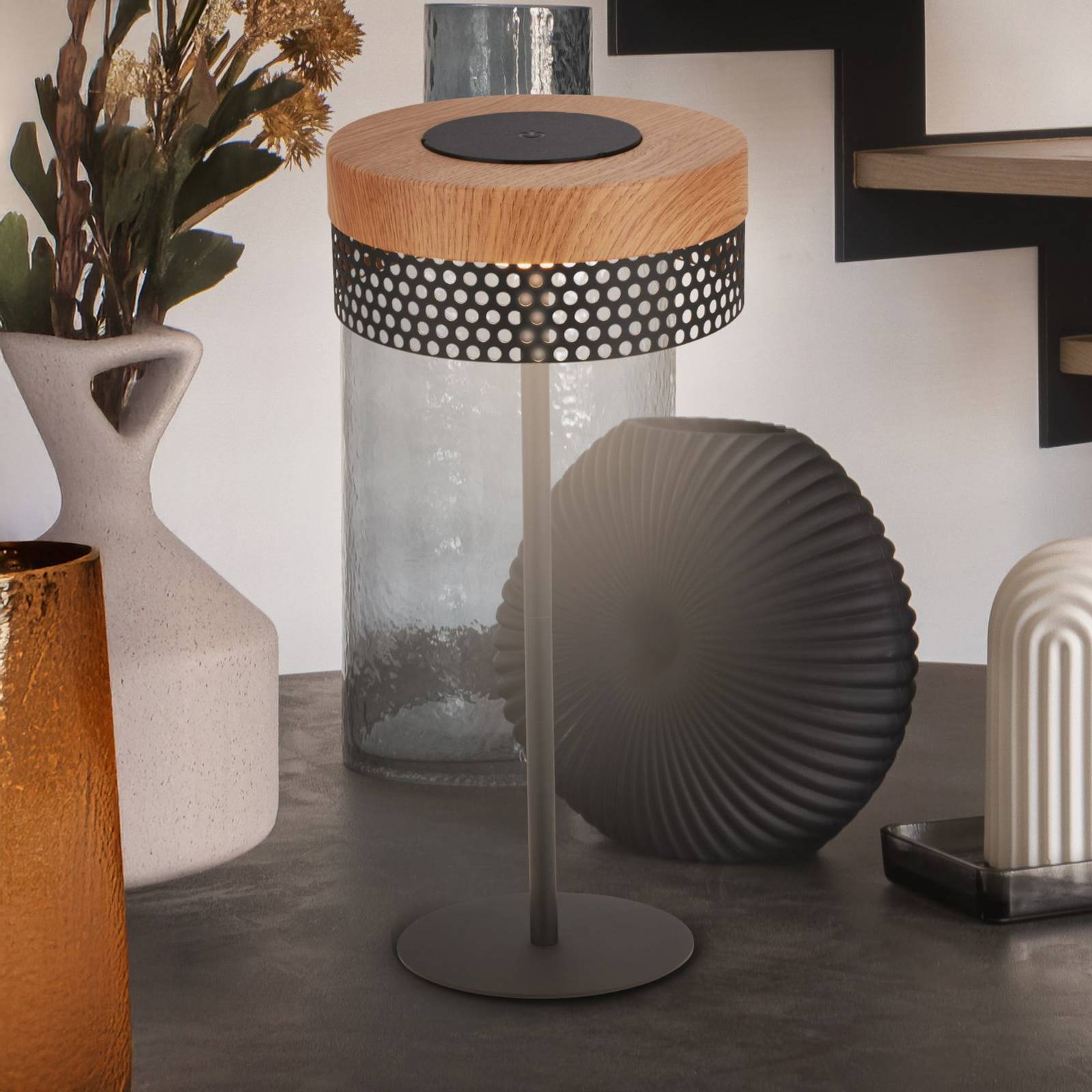 Akumulátorová stolová lampa Booha, hnedá, kov, IP44, stmievateľné Akumulátorová stolová lampa Booha, hnedá, kov, IP44, stmievateľné