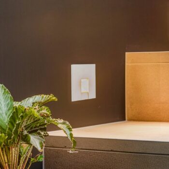 BRUMBERG Wall Kit68 vpadnuté hranaté biela