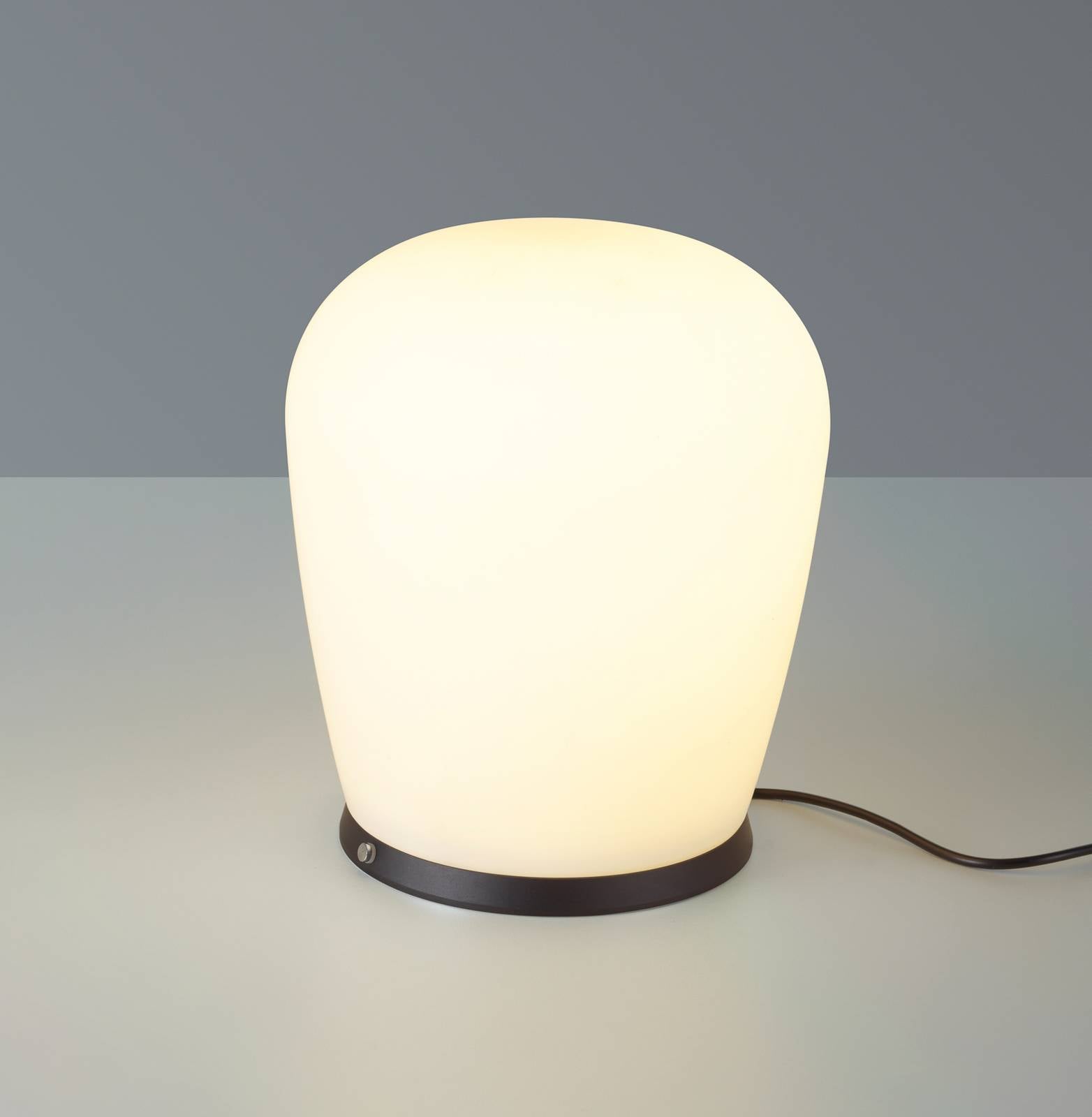 Bopp stolová LED lampa Cara, čierna, Ø 18 cm, sklo Bopp stolová LED lampa Cara, čierna, Ø 18 cm, sklo