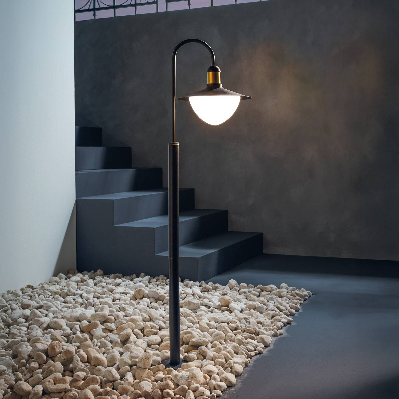 Chodníkové svietidlo Sirmione sklenené tienidlo Chodníkové svietidlo Sirmione sklenené tienidlo