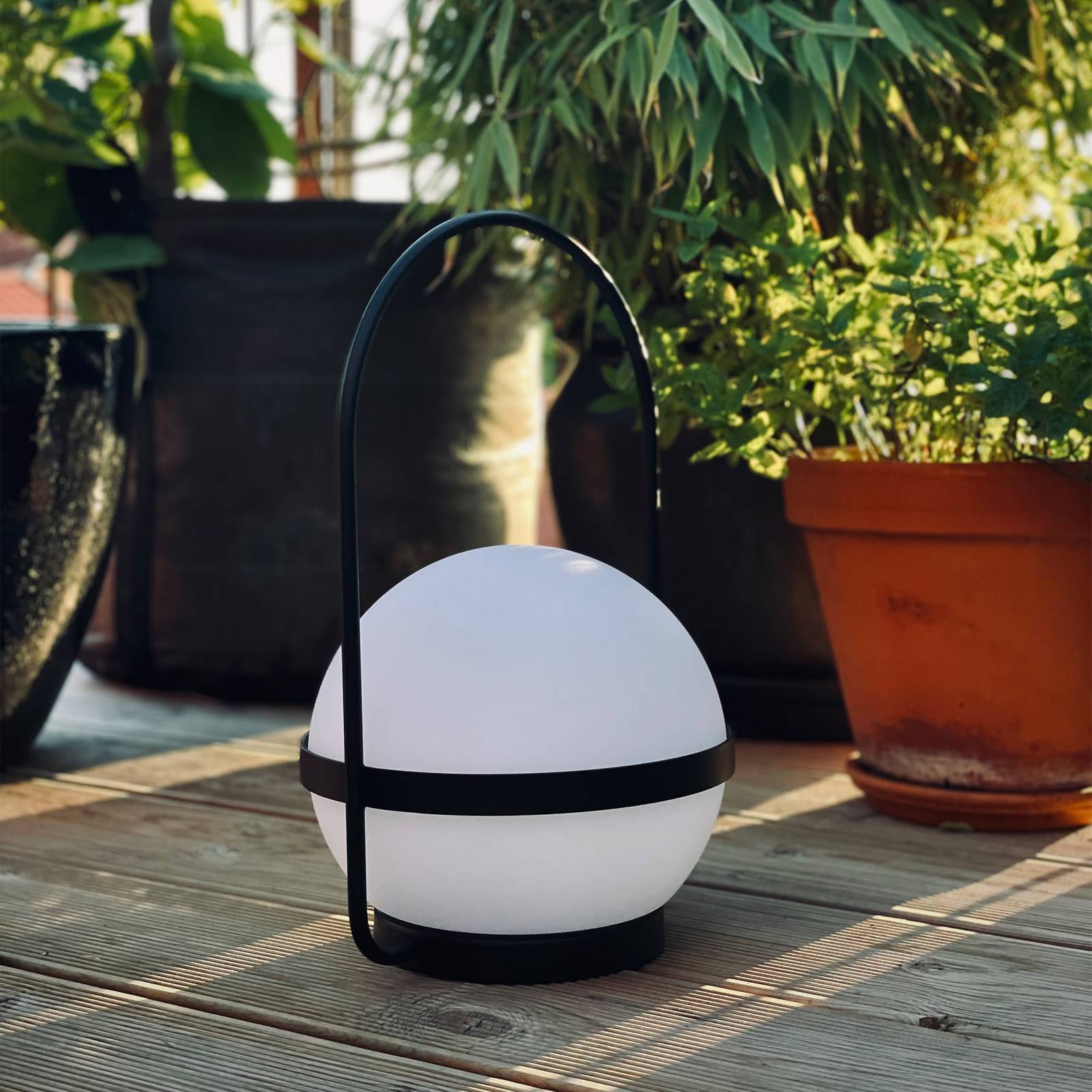 Dyberg Larsen Summer stolová lampa solárna USB Dyberg Larsen Summer stolová lampa solárna USB