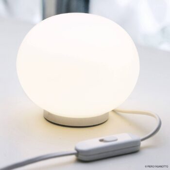 FLOS Mini Glo-Ball T - sférická stolová lampa