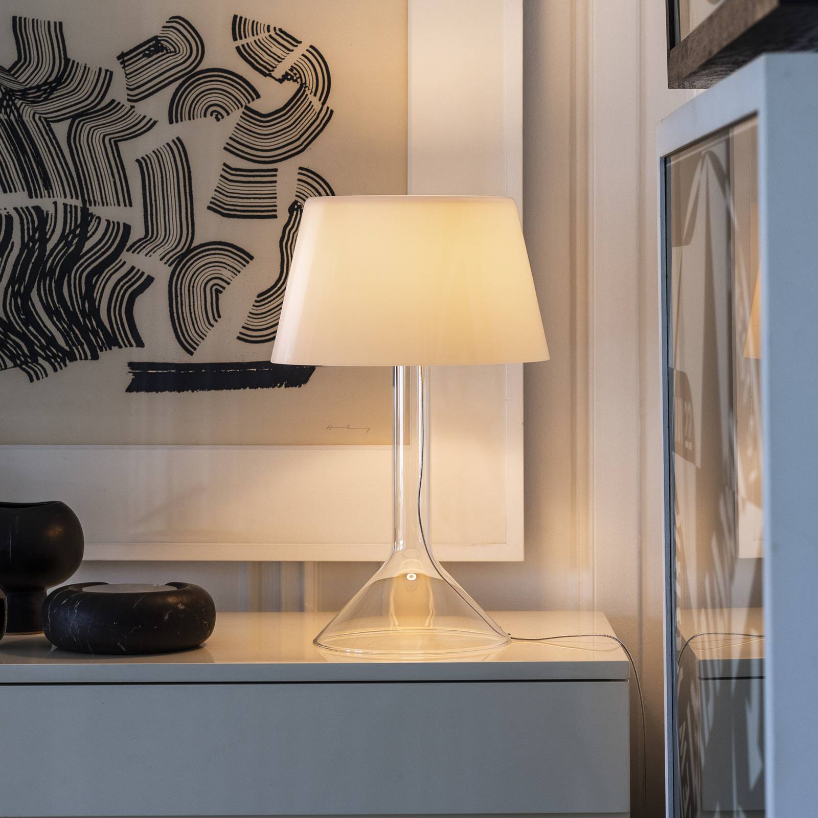 Foscarini stolová LED lampa Chapeaux V, biela Foscarini stolová LED lampa Chapeaux V, biela