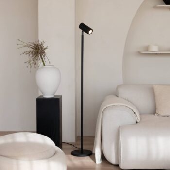 GOOD & MOJO stojaca lampa Java, čierna, 141 cm, bambus, GU10