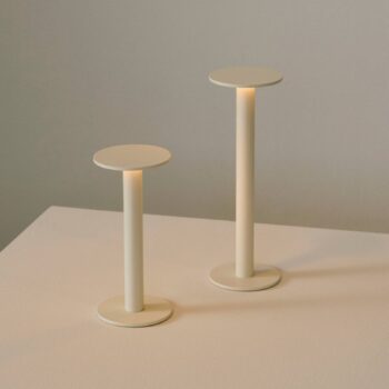 HAY LED stolová lampa na batérie HOST PORTABLE, krémovo biela, 30 cm IP44