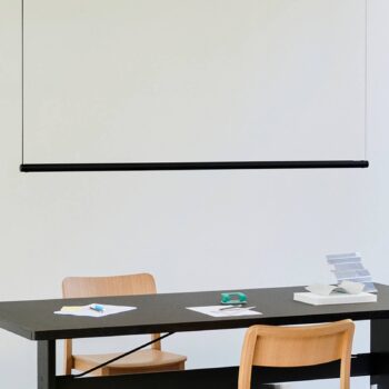 HAY Závesné svietidlo Factor Linear directional, černé, otočné