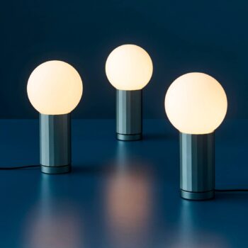 HAY stolová LED lampa TURN ON, modrá, výška 20 cm, stmievateľná