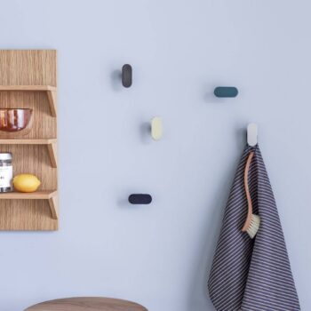 HÜBSCH háčik na kabát Piccolo, železo, farba leštená mosadz