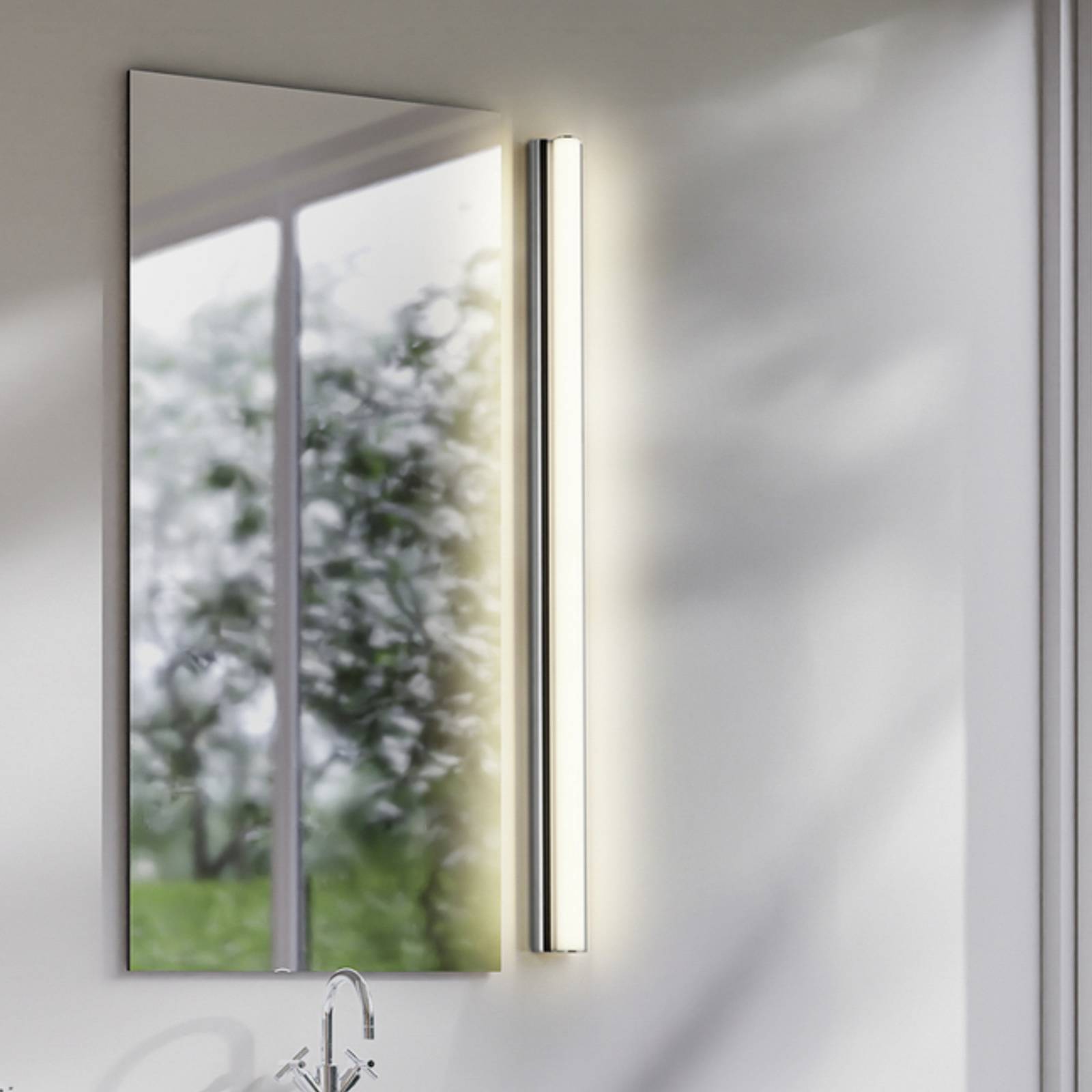 Helestra LED zrkadlo svetlo LOOM 2, dĺžka 90 cm, IP44, CCT Helestra LED zrkadlo svetlo LOOM 2, dĺžka 90 cm, IP44, CCT