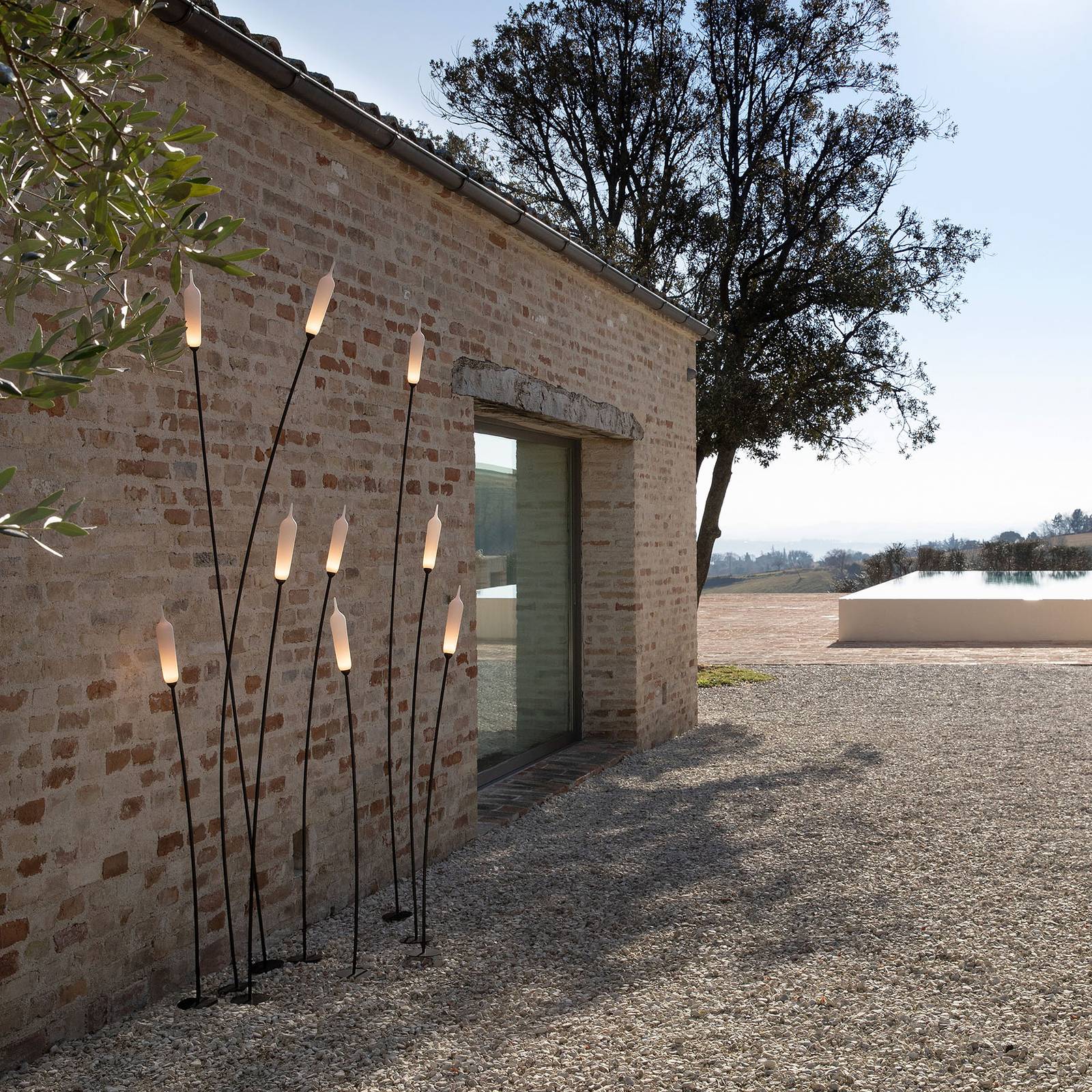 Karman Nilo LED svetlo s hrotom do zeme 118 cm Karman Nilo LED svetlo s hrotom do zeme 118 cm