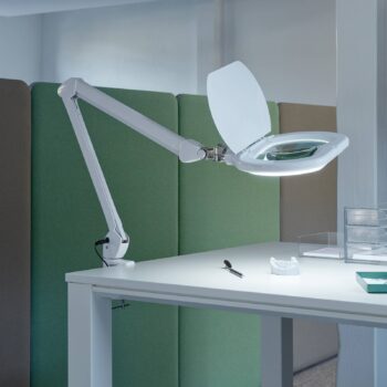 LED lupa MAULcrystal, biela, svorka, stmievateľné