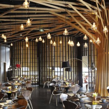 LED žiarovka E14 ToLEDo RT Ball 4,5W 827 satin