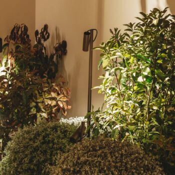 LEDS-C4 LED reflektor so zemným hrotom Juncus 1, hnedý, 2 700 K