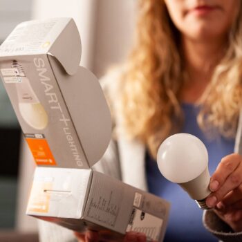 LEDVANCE SMART+ WiFi LED žiarovka Classic, E27 9,5 W CCT