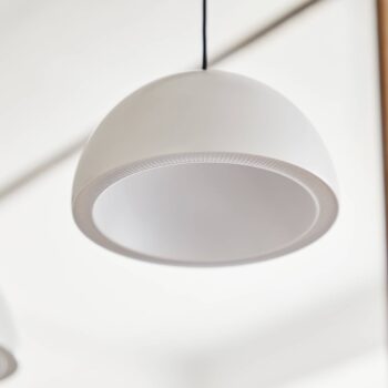 LOOM DESIGN LED závesné svietidlo Curve, biele, hliník, Ø 14 cm